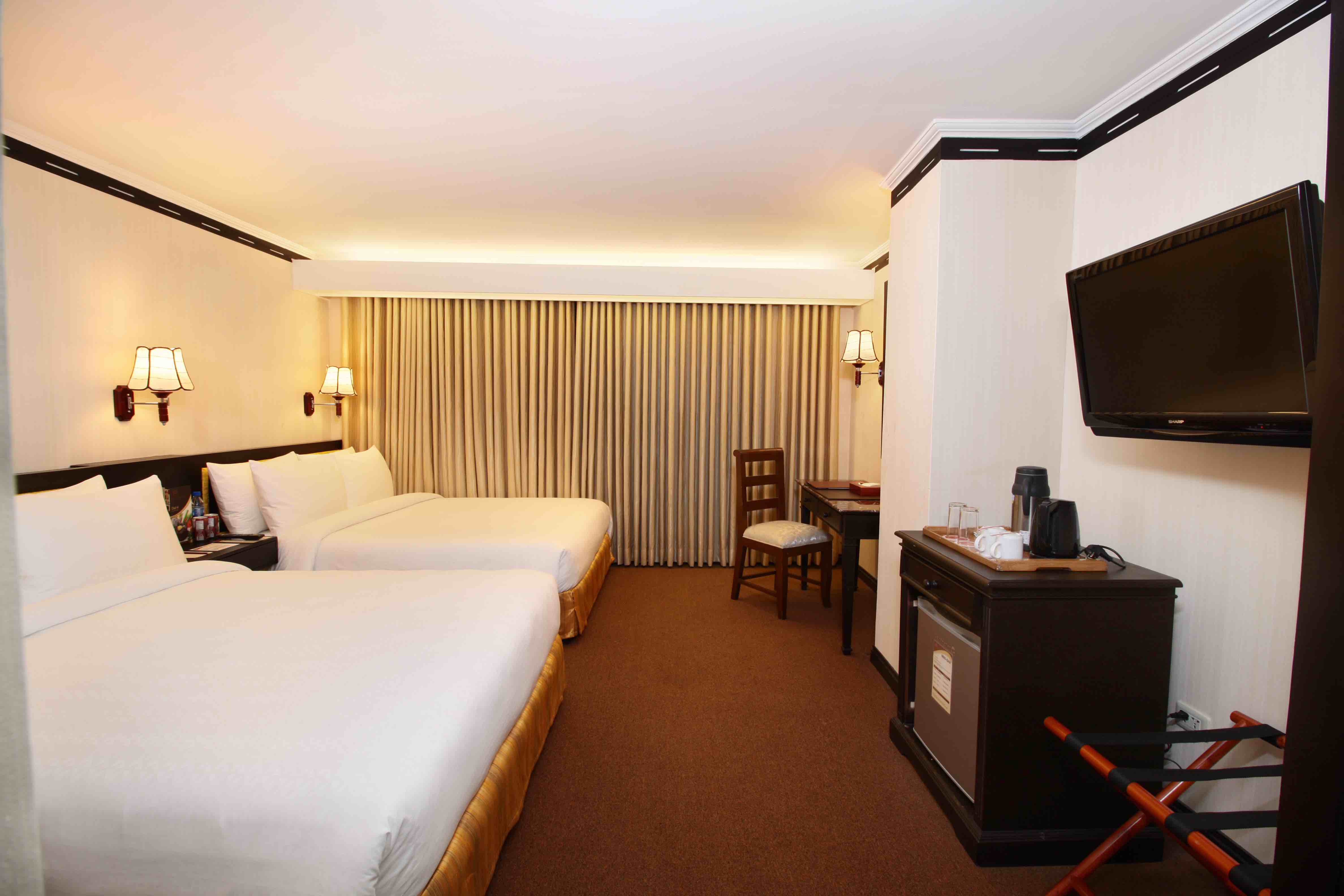 deluxe-room-two-queen-beds